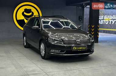 Універсал Volkswagen Passat 2012 в Чернівцях