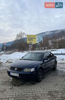 Седан Volkswagen Passat 1997 в Воловцю