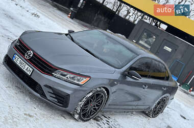Седан Volkswagen Passat 2018 в Днепре