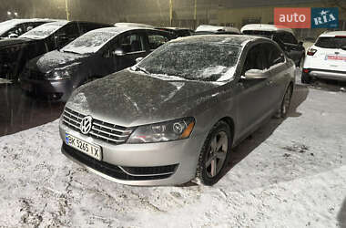 Седан Volkswagen Passat 2013 в Ровно