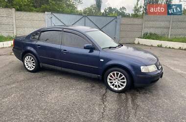 Седан Volkswagen Passat 1996 в Харкові