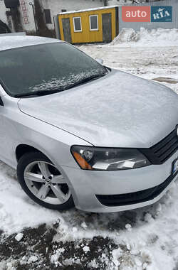 Седан Volkswagen Passat 2012 в Ивано-Франковске