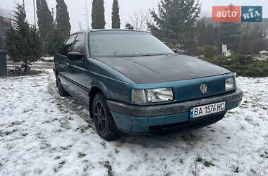 Седан Volkswagen Passat 1989 в Знаменке
