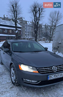 Седан Volkswagen Passat 2012 в Ивано-Франковске