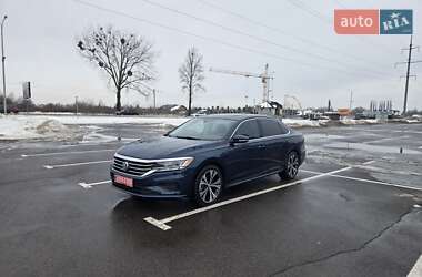 Седан Volkswagen Passat 2021 в Луцке
