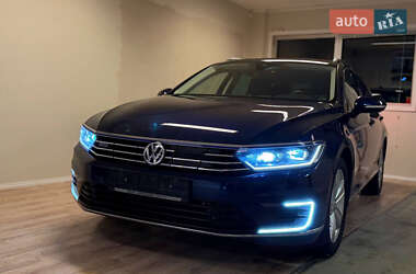 Универсал Volkswagen Passat 2017 в Киеве