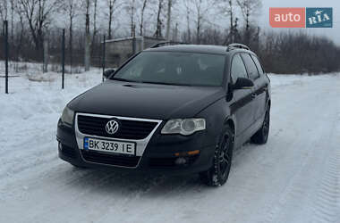 Универсал Volkswagen Passat 2010 в Ровно