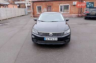 Седан Volkswagen Passat 2018 в Харькове