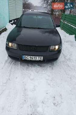Седан Volkswagen Passat 2000 в Львове