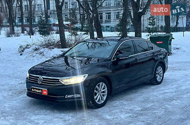 Седан Volkswagen Passat 2015 в Киеве