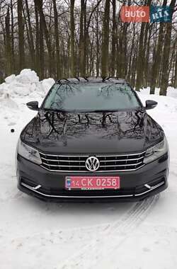 Седан Volkswagen Passat 2015 в Луцке