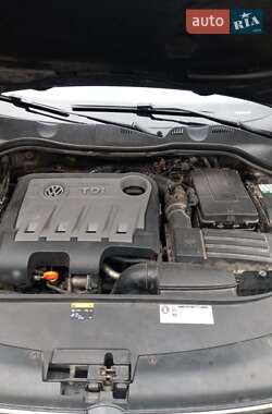 Универсал Volkswagen Passat 2012 в Хусте