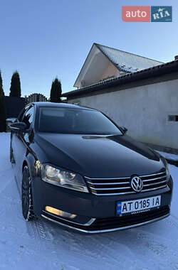 Седан Volkswagen Passat 2012 в Черновцах