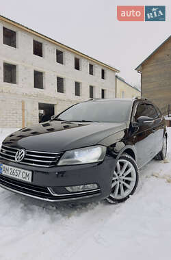 Універсал Volkswagen Passat 2013 в Житомирі