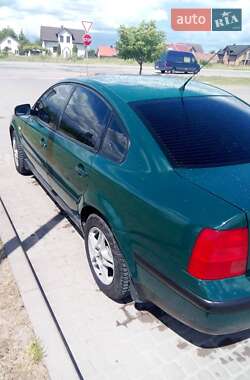Седан Volkswagen Passat 1998 в Городке