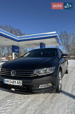 Седан Volkswagen Passat 2018 в Ромнах