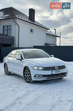 Седан Volkswagen Passat 2016 в Черновцах