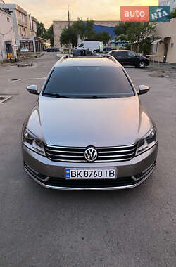 Универсал Volkswagen Passat 2012 в Ровно