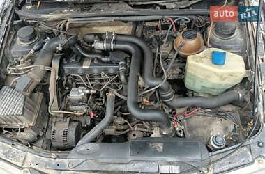 Седан Volkswagen Passat 1994 в Почаеве