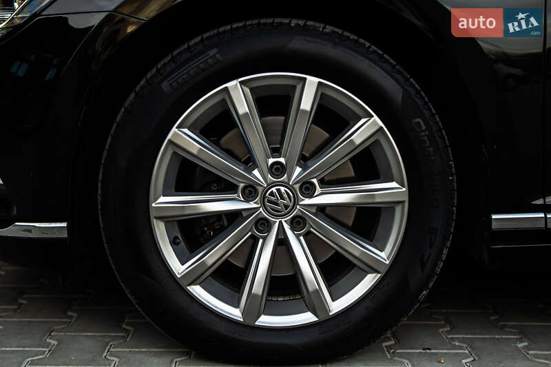 Универсал Volkswagen Passat 2019 в Луцке фото 15 Универсал Volkswagen Passat 2019 в Луцке