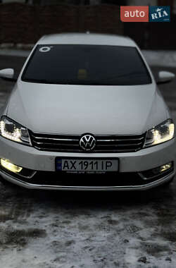 Седан Volkswagen Passat 2011 в Харкові