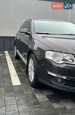 Седан Volkswagen Passat 2006 в Ровно