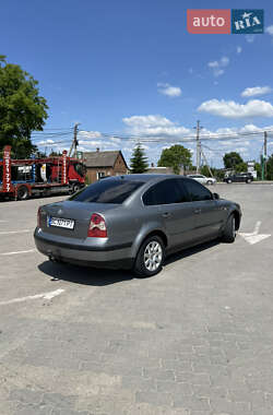 Седан Volkswagen Passat 2002 в Городку