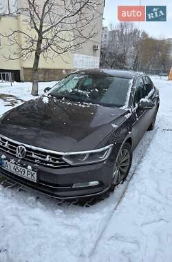 Седан Volkswagen Passat 2015 в Києві