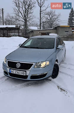 Седан Volkswagen Passat 2005 в Киверцах