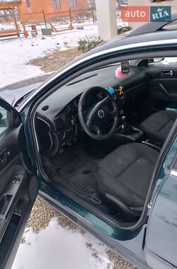 Универсал Volkswagen Passat 2001 в Долине