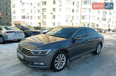 Седан Volkswagen Passat 2015 в Києві