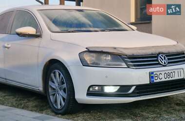 Седан Volkswagen Passat 2012 в Львове
