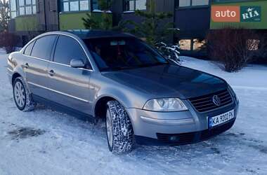 Седан Volkswagen Passat 2004 в Киеве