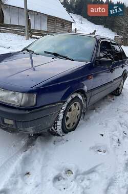 Седан Volkswagen Passat 1989 в Путиле