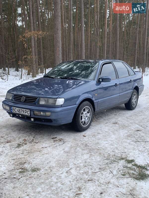 Седан Volkswagen Passat 1996 в Кременце
