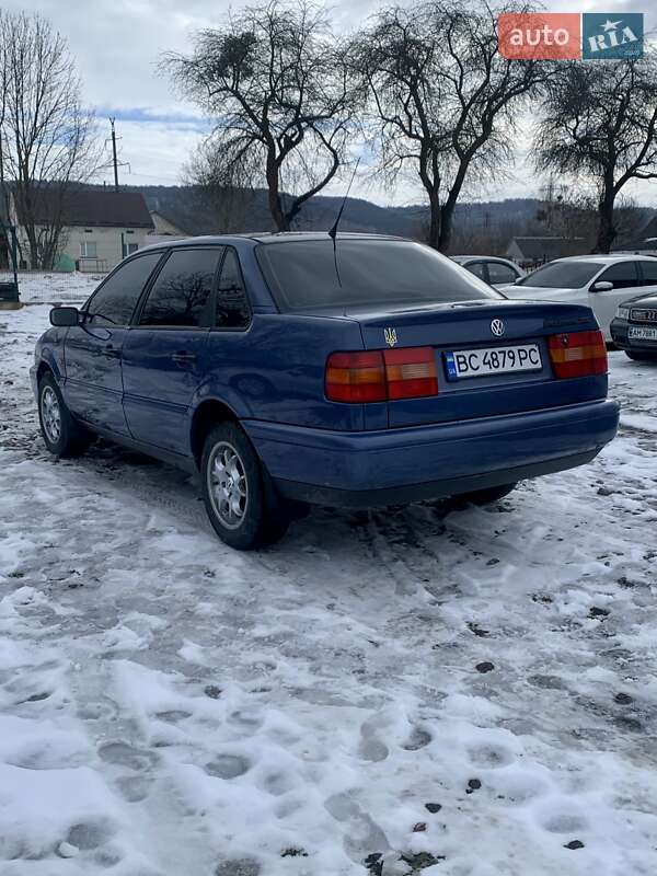 Седан Volkswagen Passat 1996 в Кременце