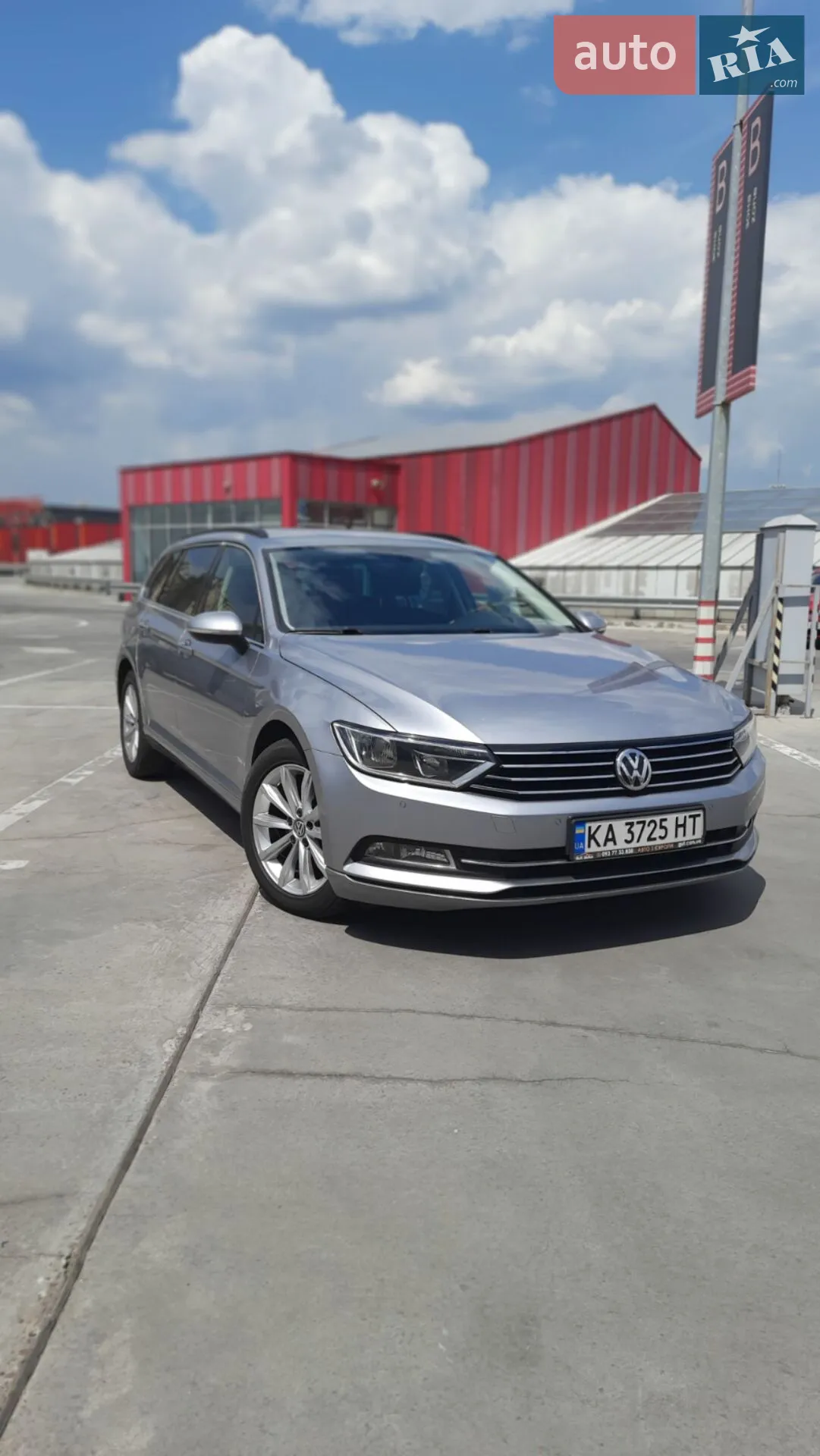 Volkswagen Passat 2018 VIN WVWZZZ3CZJE152308 фото оголошення 2 з 44