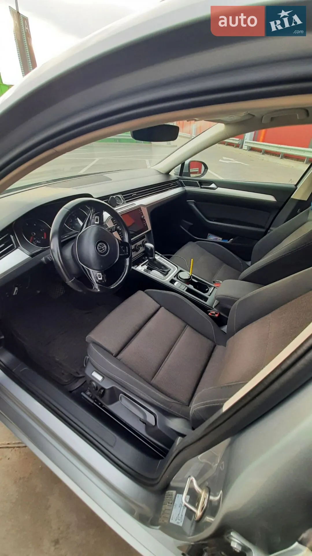 Volkswagen Passat 2018 VIN WVWZZZ3CZJE152308 фото оголошення 32 з 44