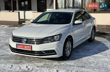 Седан Volkswagen Passat 2015 в Києві