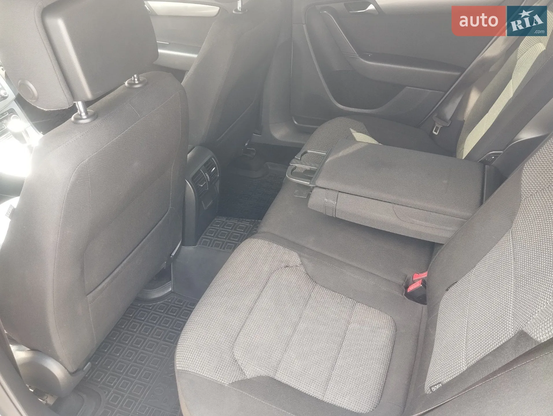 Volkswagen Passat 2011 VIN WVWZZZ3CZBE327625 фото оголошення 7 з 13