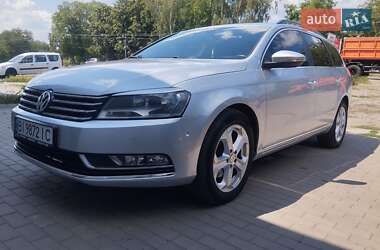 Универсал Volkswagen Passat 2011 в Хороле