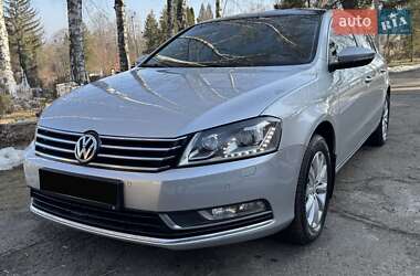 Седан Volkswagen Passat 2012 в Черновцах