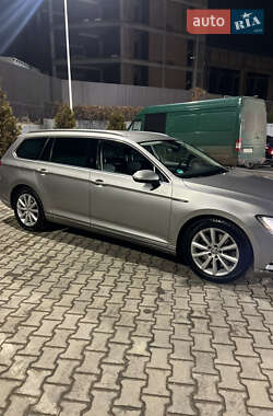 Універсал Volkswagen Passat 2016 в Чернівцях