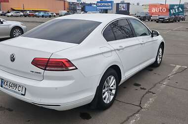 Седан Volkswagen Passat 2015 в Киеве