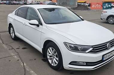 Седан Volkswagen Passat 2015 в Києві
