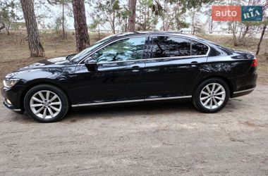 Седан Volkswagen Passat 2015 в Украинке