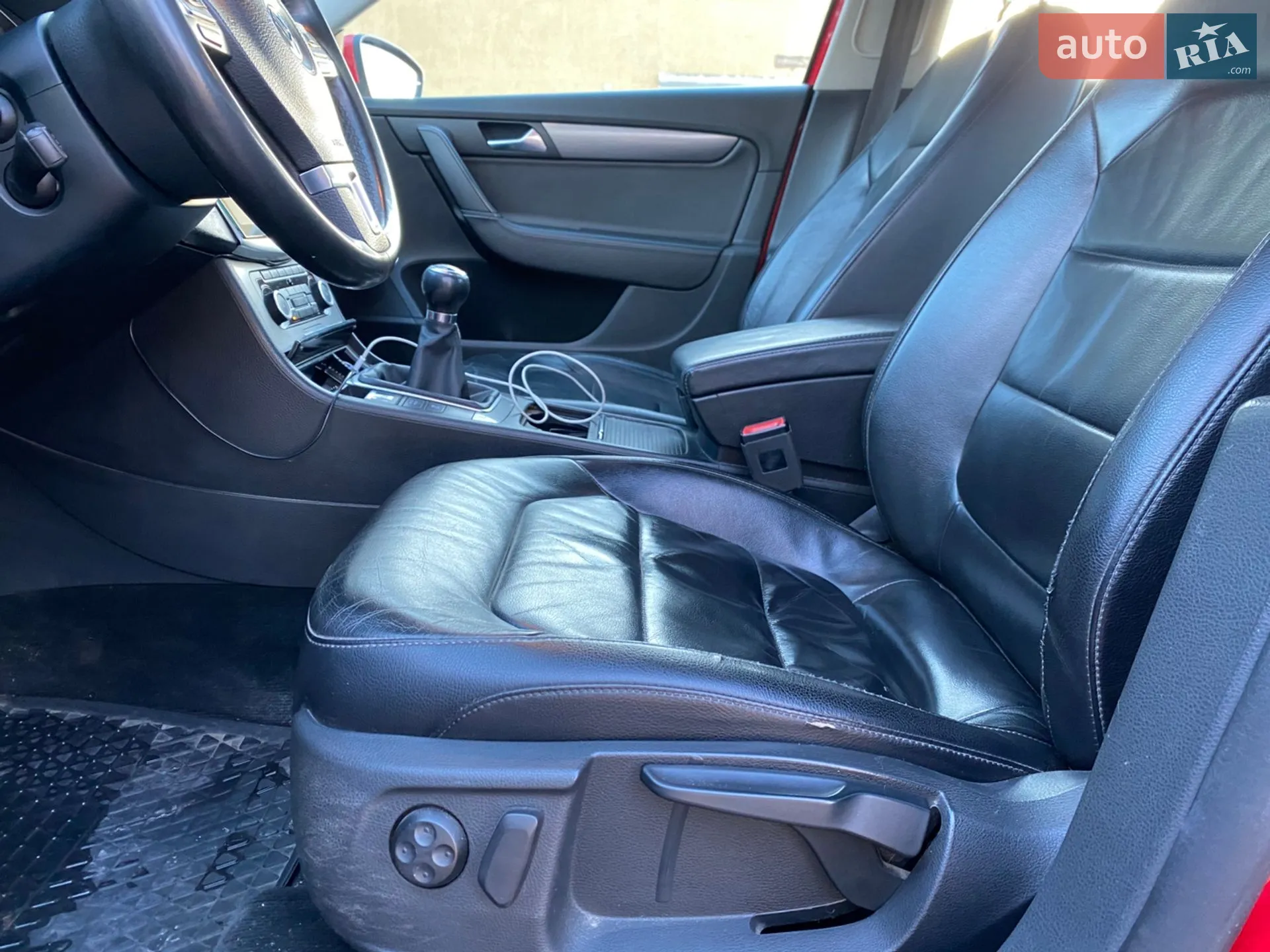 Volkswagen Passat 2011 VIN WVWZZZ3CZBP359782 фото оголошення 12 з 27