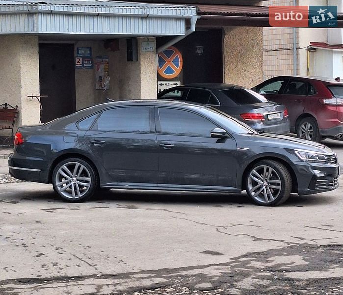 Седан Volkswagen Passat 2018 в Тернополе