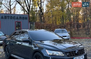 Седан Volkswagen Passat 2017 в Ровно