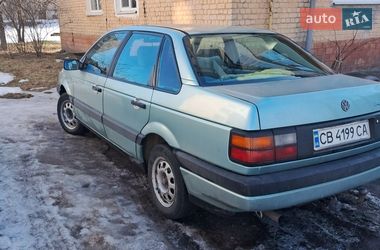 Седан Volkswagen Passat 1991 в Городні
